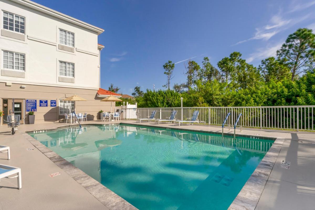 Comfort Inn & Suites - image 2