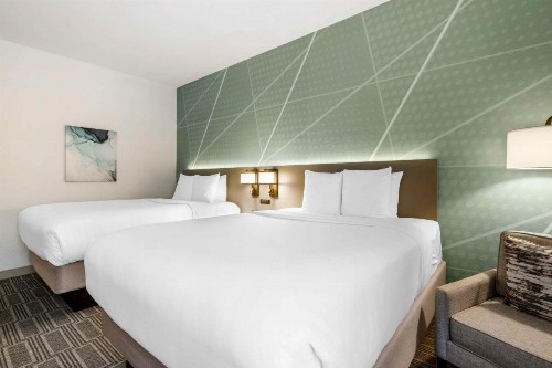 Comfort Inn & Suites - image 21