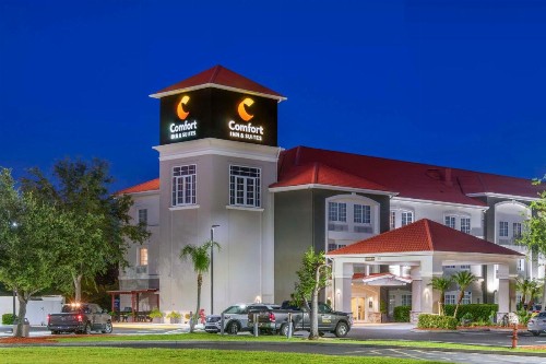 Comfort Inn & Suites - image 26