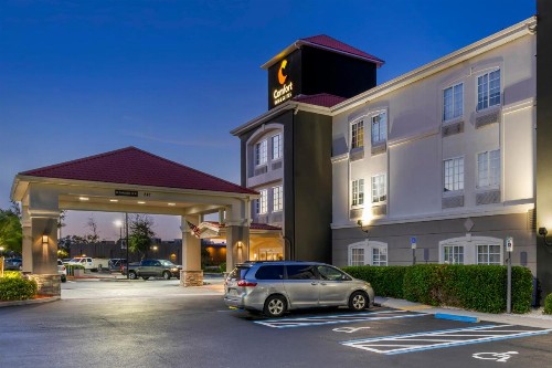 Comfort Inn & Suites - image 28