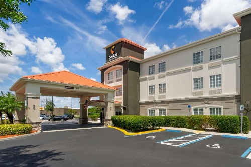 Comfort Inn & Suites - image 35