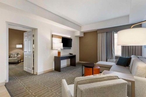 Comfort Inn & Suites - image 39