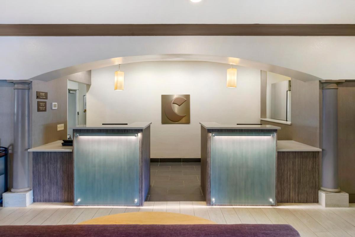 Comfort Inn & Suites - image 4
