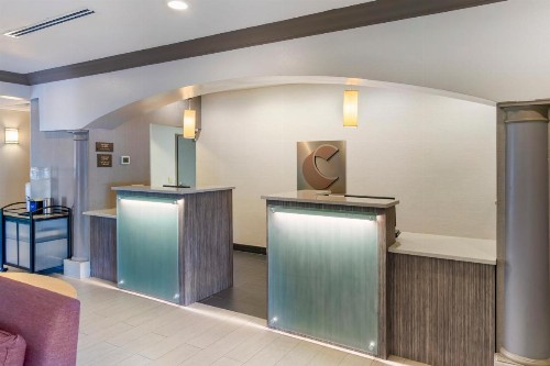 Comfort Inn & Suites - image 46