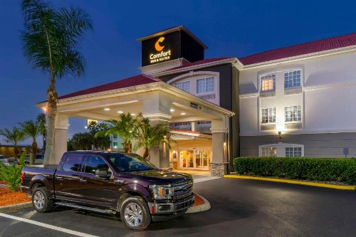Comfort Inn & Suites - image 6