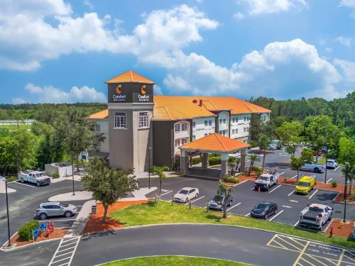 Comfort Inn & Suites - image 9