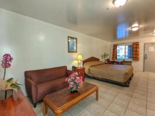 Americas Best Value Inn Oxnard-Port Hueneme - image 4