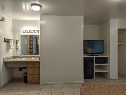 Americas Best Value Inn Oxnard-Port Hueneme - image 7