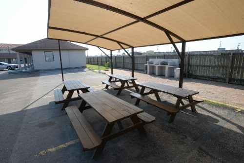 Port Isla Inn - image 3