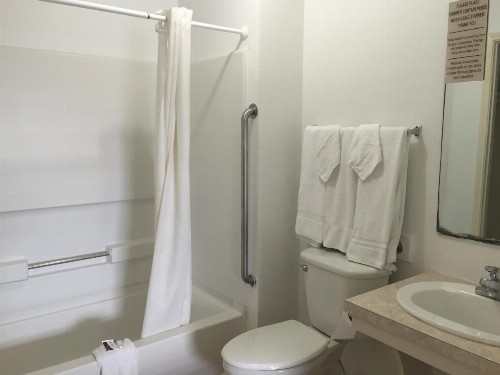 Port Isla Inn - image 4