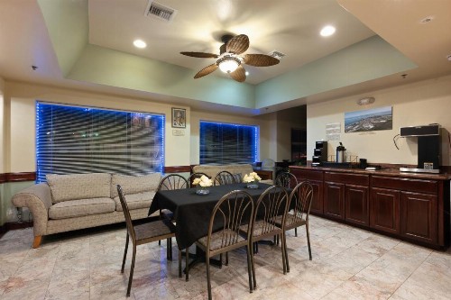 Casa Rosa Inn - image 11