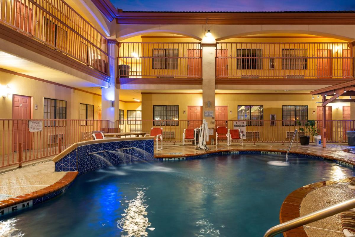 Casa Rosa Inn - image 2