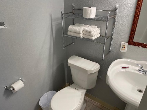 Southwind Inn - image 11