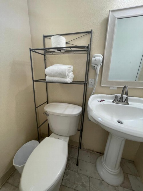 Southwind Inn - image 7