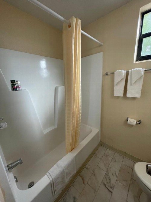 Southwind Inn - image 8