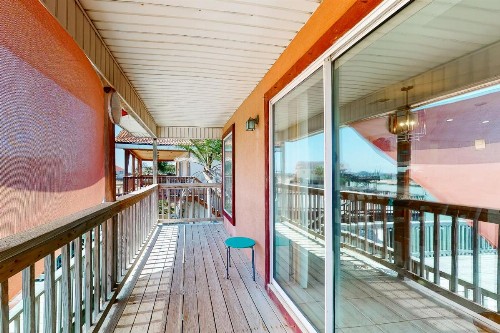Harbor Island - image 10