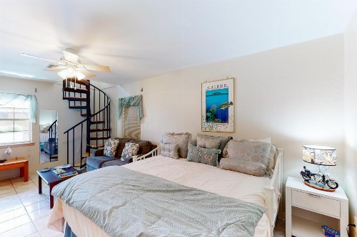 Harbor Island - image 7