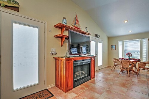 Port Isabel Cottage Less Than 5 Mi to South Padre Island! - image 6
