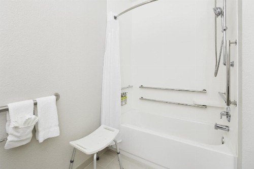 Holiday Inn Express Hotel & Suites Port Richey an IHG Hotel - image 32