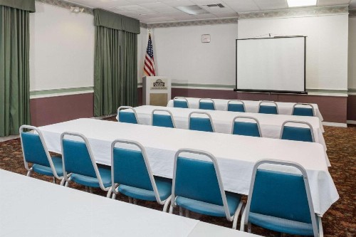 Days Inn & Suites by Wyndham Port Richey - image 16