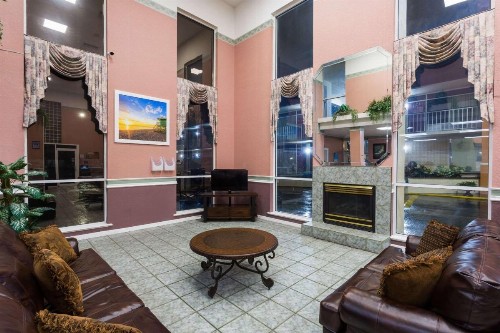 Days Inn & Suites by Wyndham Port Richey - image 2