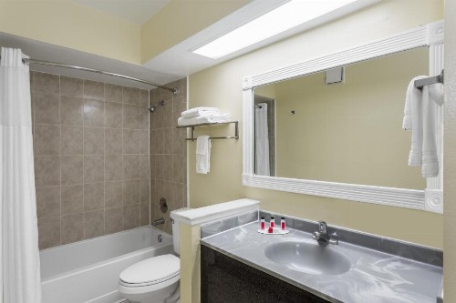 Days Inn & Suites by Wyndham Port Richey - image 22