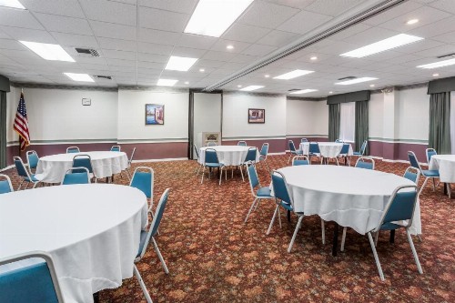 Days Inn & Suites by Wyndham Port Richey - image 38