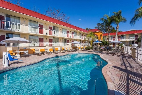Days Inn & Suites by Wyndham Port Richey - image 4