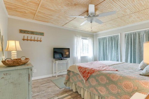 Om Shanti Seaside Cottage - image 9