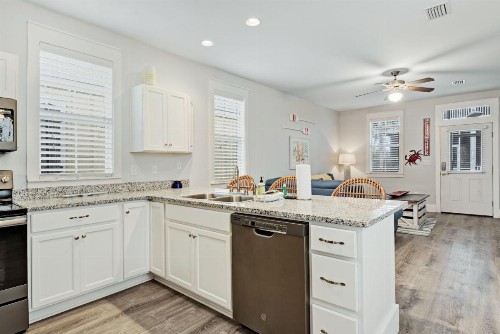 3 Bed 4 Bath Vacation home in Barefoot Cottages - Port St. Joe - image 12
