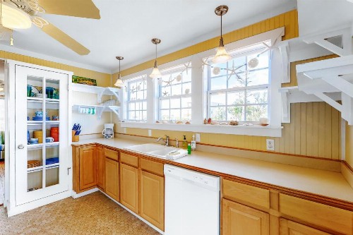 Carl's Coastal Cottage - image 10