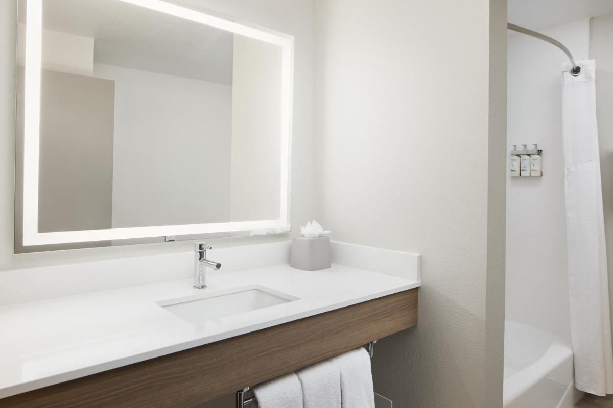 Holiday Inn Express Hotel & Suites Port St. Lucie West an IHG Hotel - image 3