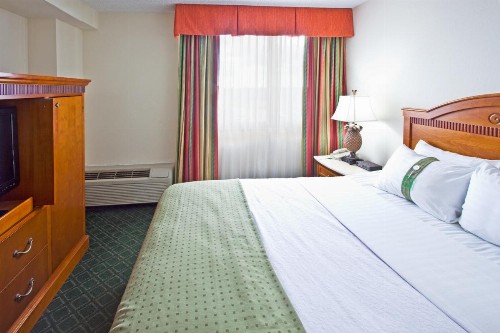 Holiday Inn Port St. Lucie an IHG Hotel - image 2