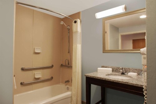 Hampton Inn & Suites Port St. Lucie - image 17