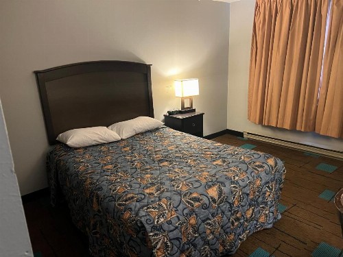 The Ridge Motor Inn - image 10