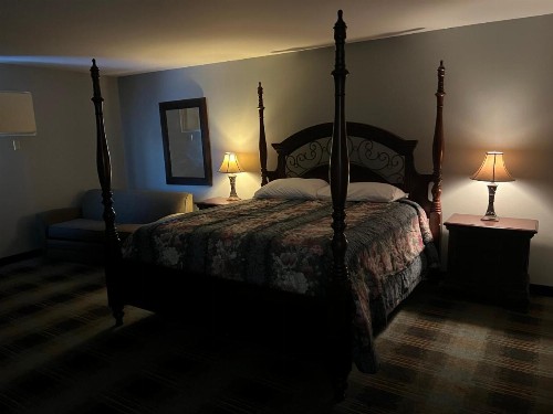 The Ridge Motor Inn - image 6