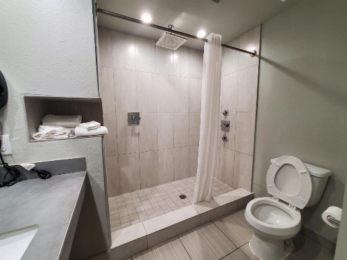 Crystal Inn - image 7
