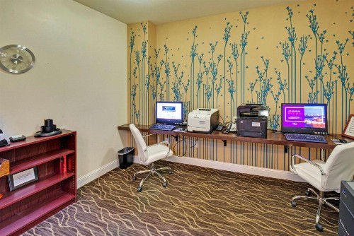 Hilton Garden Inn Portland Airport - image 28