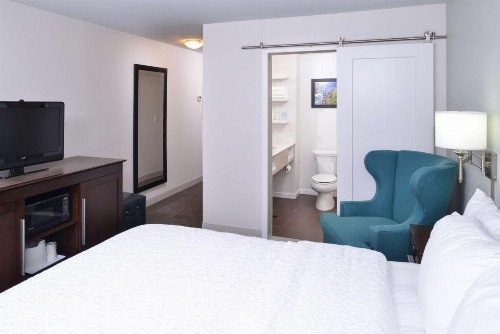 Hampton Inn Portland East - image 10