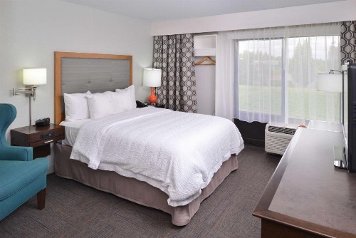 Hampton Inn Portland East - image 33