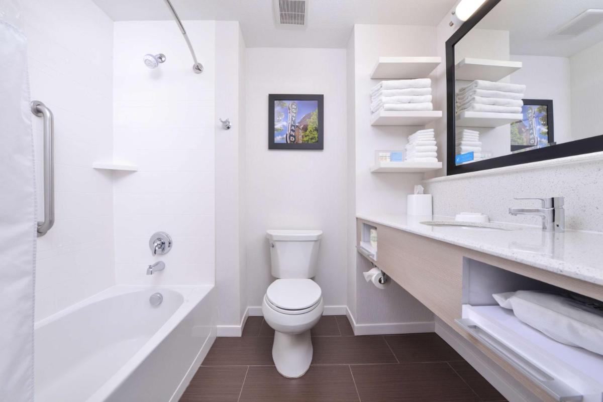 Hampton Inn Portland East - image 7