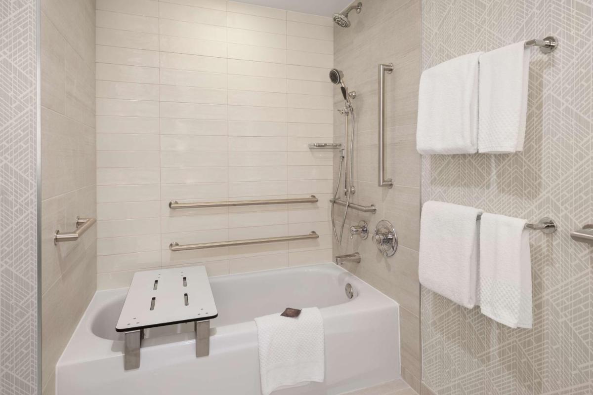 Embassy Suites Portland - Airport - image 2