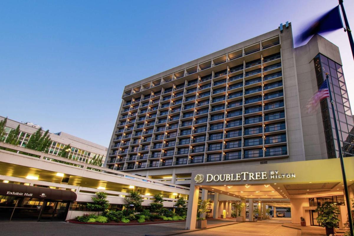 DoubleTree by Hilton Portland - image 2