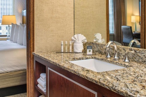 DoubleTree by Hilton Portland - image 35