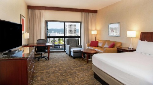 DoubleTree by Hilton Portland - image 46