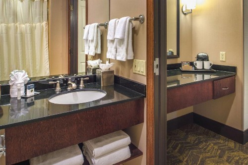 DoubleTree by Hilton Portland - image 50