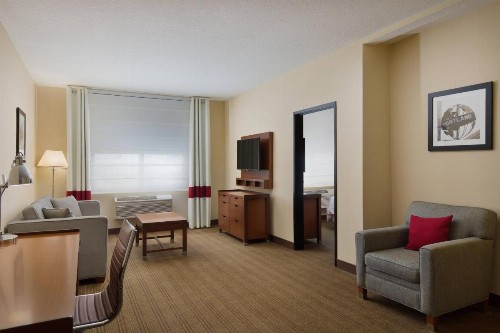 Four Points by Sheraton Portland East - image 11