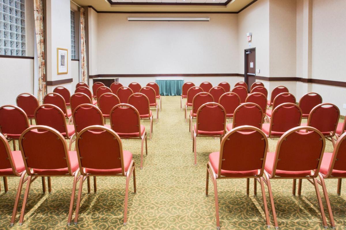 Holiday Inn Express Hotel & Suites Portland-Northwest Downtown an IHG Hotel - main image