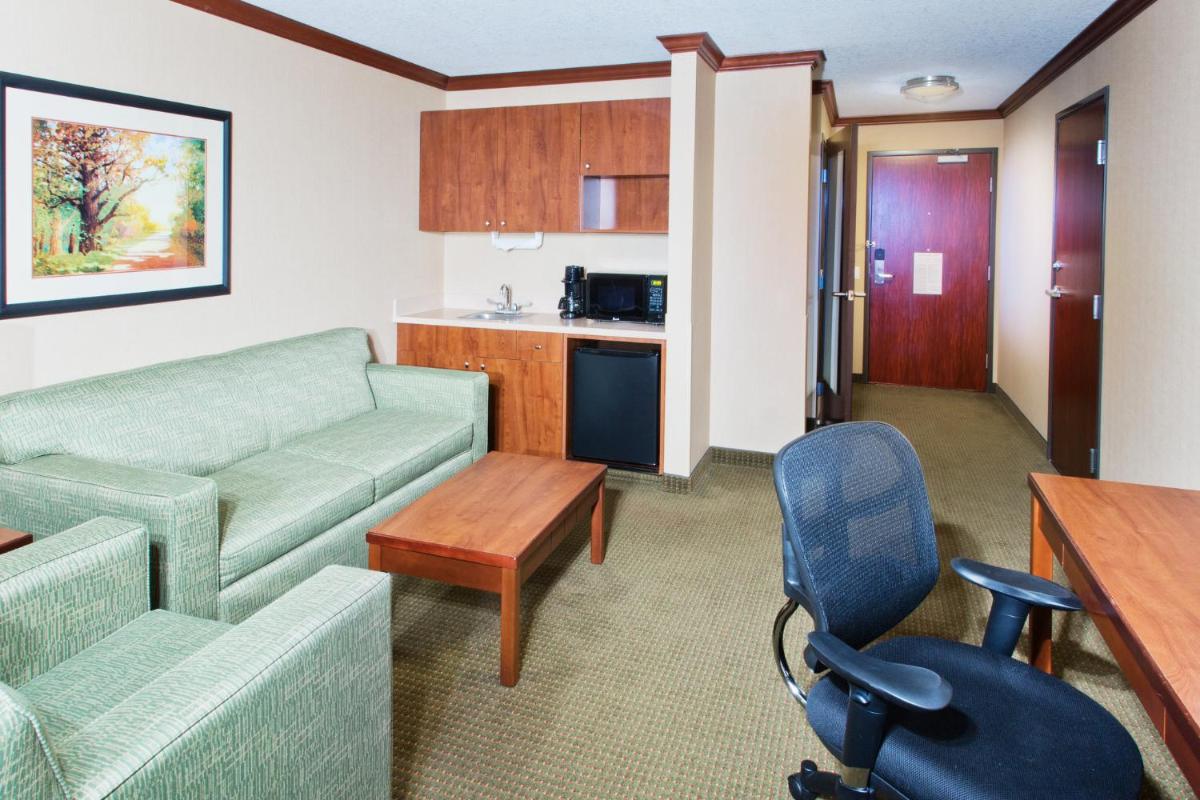 Holiday Inn Express Hotel & Suites Portland-Northwest Downtown an IHG Hotel - image 2