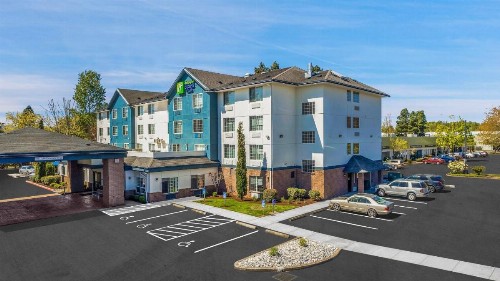 Holiday Inn Express Hotel & Suites Portland - Jantzen Beach an IHG Hotel